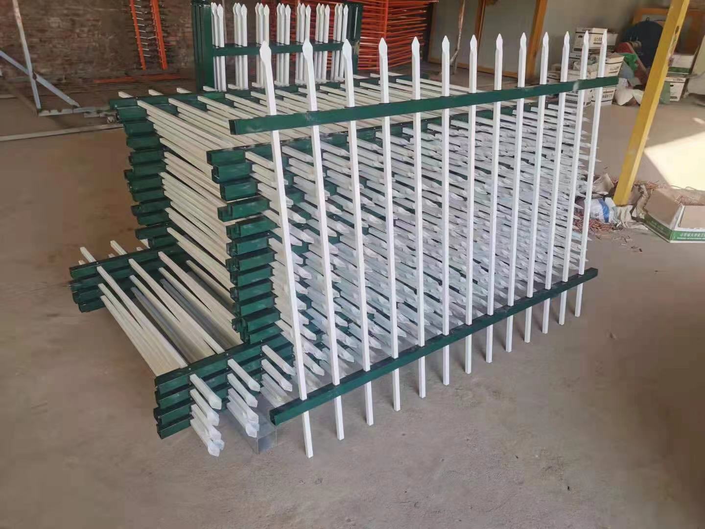 鋅鋼護欄供工廠圍墻使用款式眾多，歡迎選購